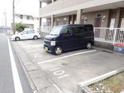 駐  車場