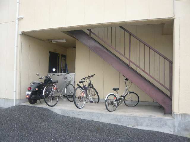 ファミールＭ 3階 自転車置場