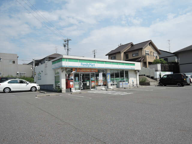 ファミリーマート歩２分