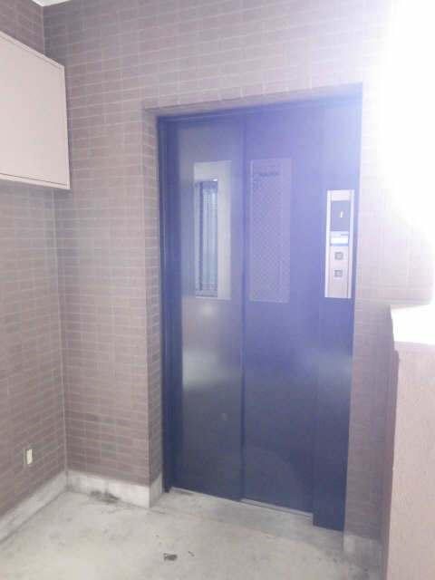 グランメール香久山 4階 エレベーター