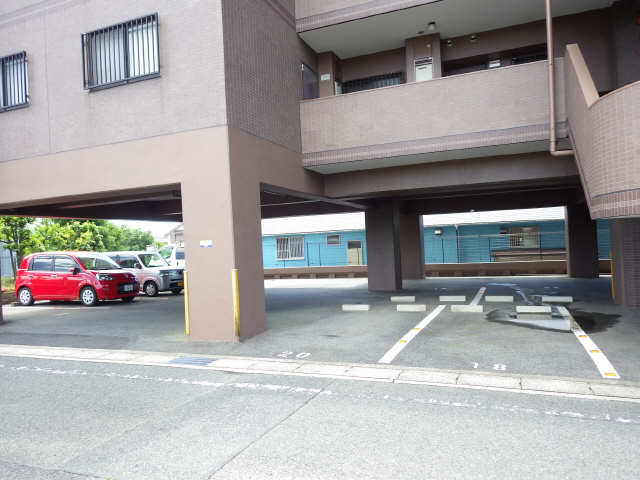 グランメール香久山 4階 駐車場