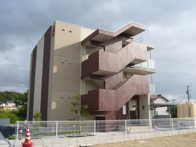 外観（西）
