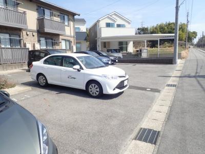 ヴェルデ藤塚 1階 駐車場