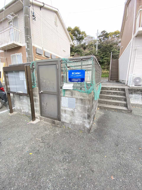 敷地内ゴミ捨て場