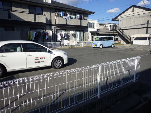 オレンジハウス西館 2階 駐車場