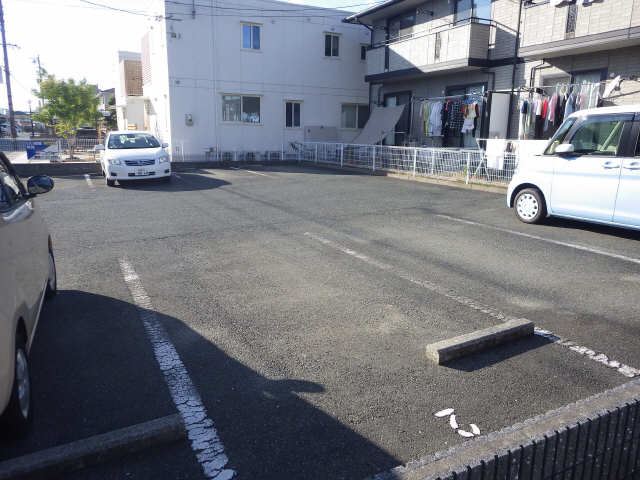 オレンジハウス西館 2階 駐車場