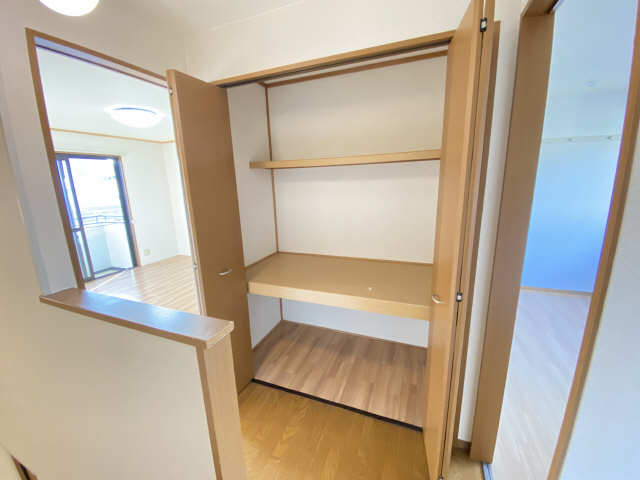 2階廊下収納