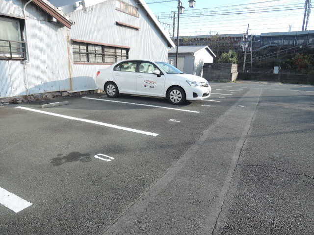 エレガンテ大岩 1階 駐車場