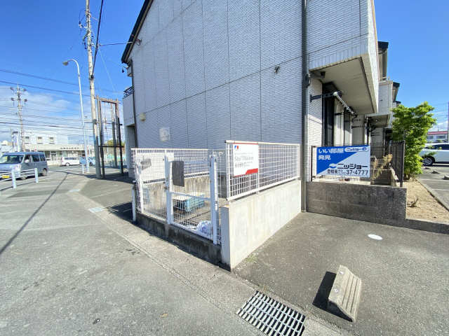 敷地内ゴミ捨て場