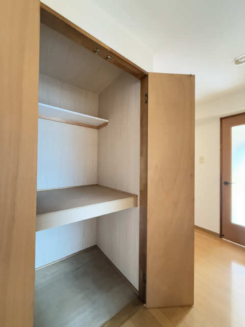 玄関ホール物入