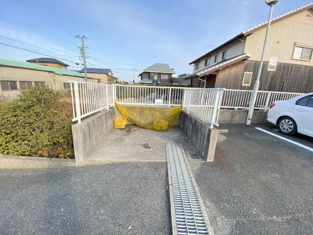 敷地内ゴミ捨て場
