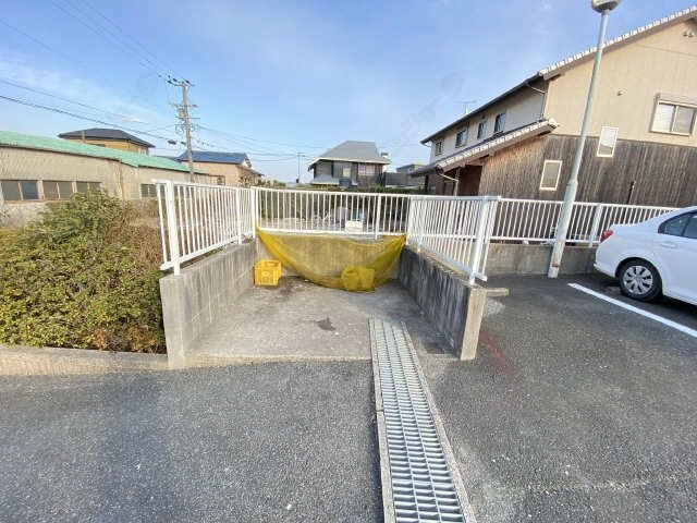 敷地内ゴミ捨て場