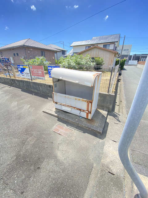 敷地内ゴミ捨て場