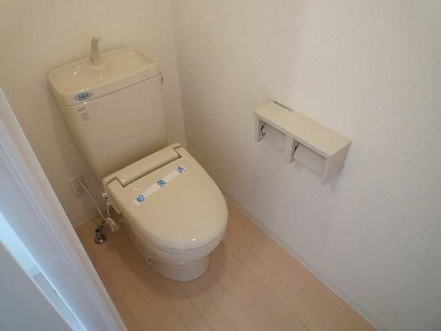 クレメゾンコートＥＡＳＴ  WC（2階）
