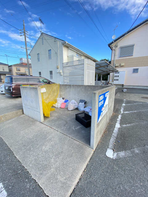 敷地内ゴミ捨て場