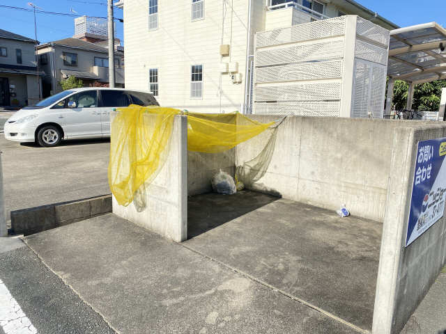 敷地内ごみ置き場