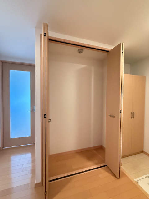 玄関ホール物入