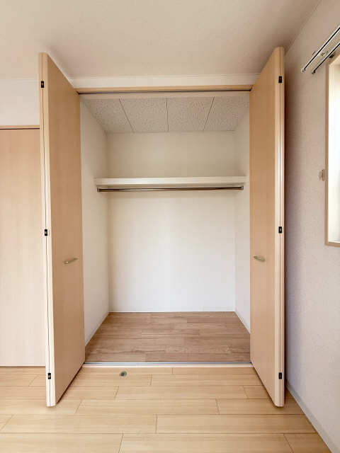 ２階洋室クローゼット