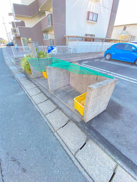 敷地内ゴミ捨て場