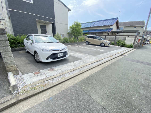 ウッドリバー  駐車場