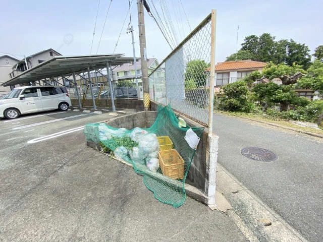 敷地内ゴミ置場