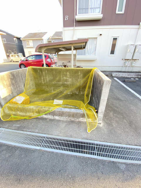 敷地内ゴミ捨て場