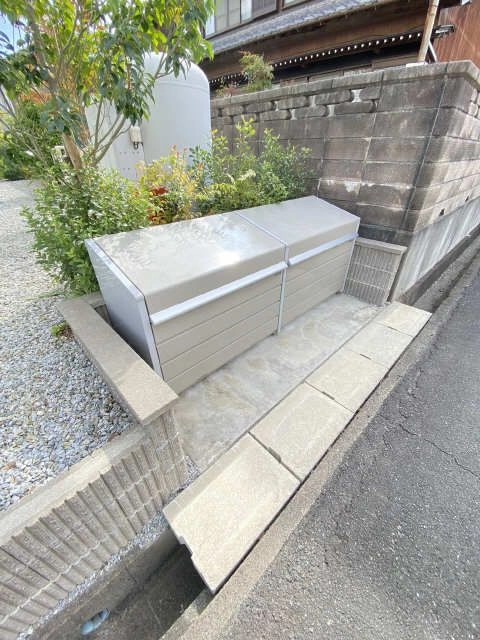 敷地内ゴミ捨て場