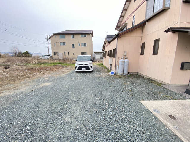 日色野町貸家  駐車場