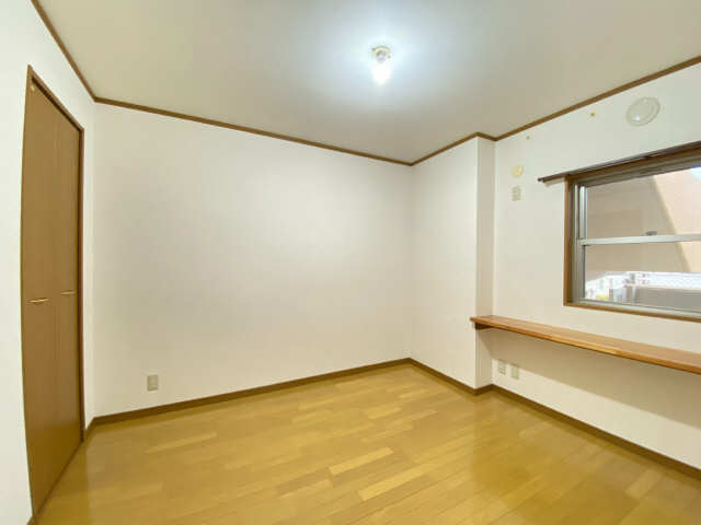 クオリティタウン上野　参番館 2階 洋室