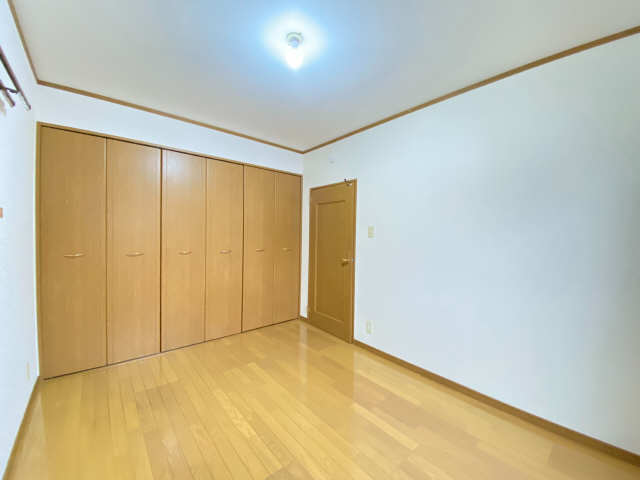 クオリティタウン上野　参番館 2階 洋室