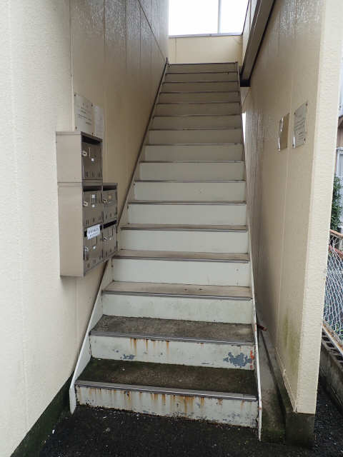 メゾン新栄２ 2階 階段