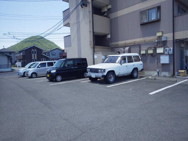 グランメール岩田 4階 駐車場