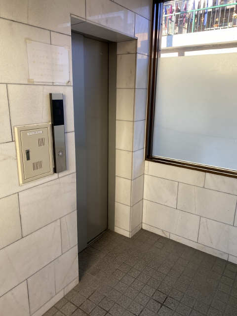吉田マンション・城房 6階 エレベーター