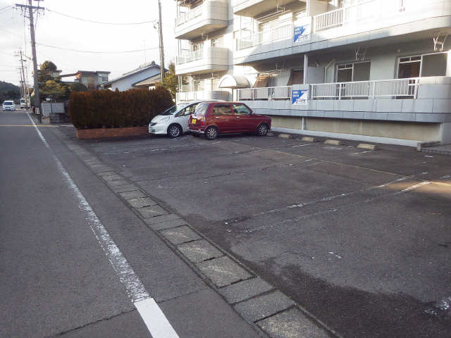 コスモハイツ 3階 駐車場