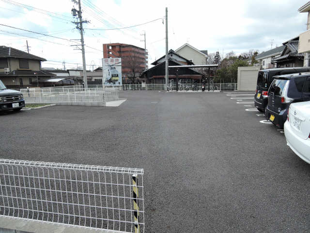 サンフェスタ川島 1階 駐車場