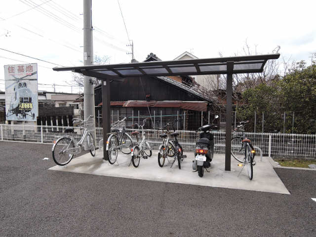 サンフェスタ川島 1階 駐輪場