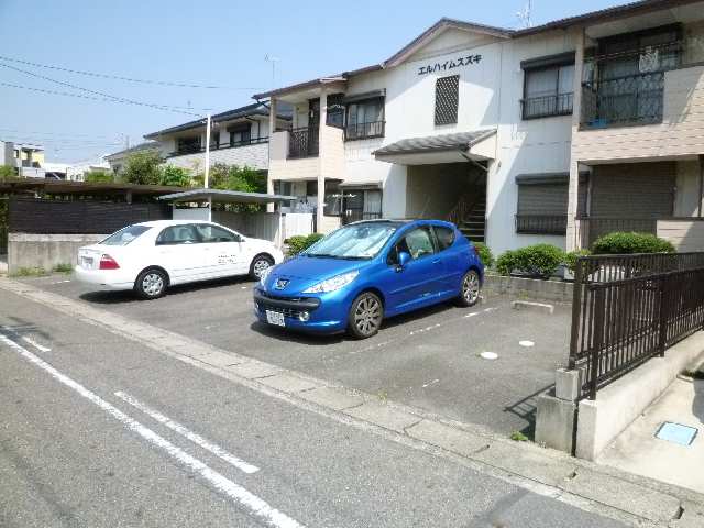 エルハイムスズキ 2階 駐車場