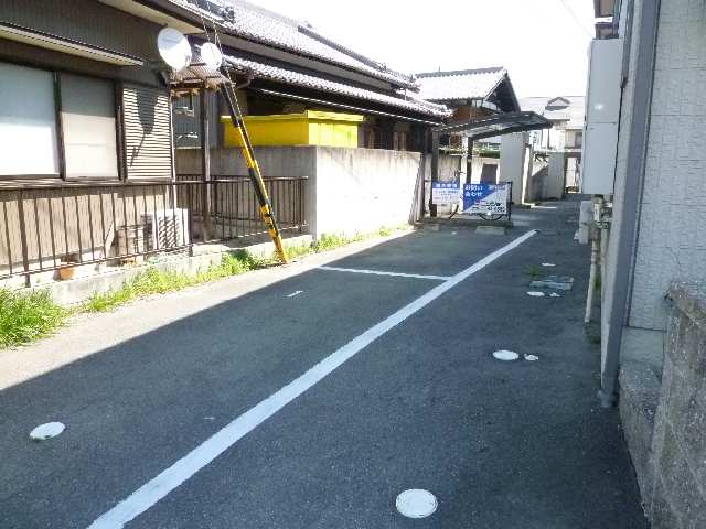 リヴァプール 1階 駐車場