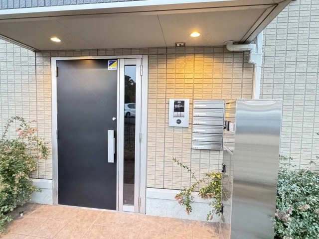 エントランス（夜間）