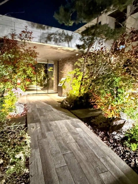 エントランス（夜間）