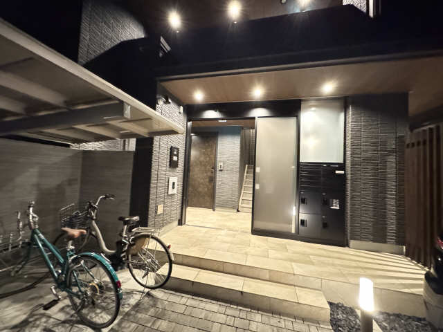 エントランス（夜間）