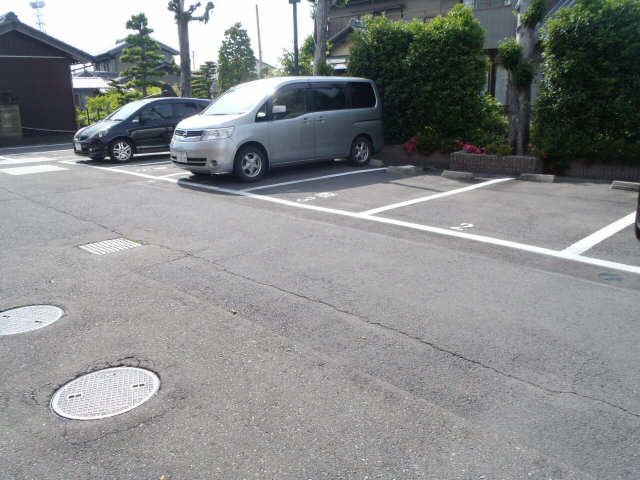 グランドールナカシマⅤ 2階 駐車場