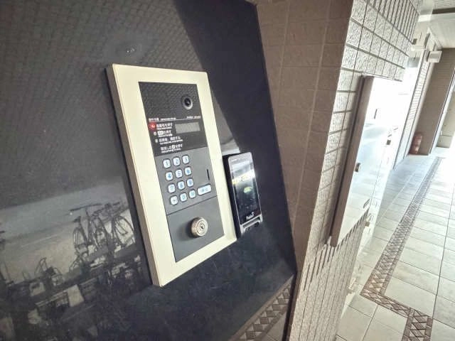 オートロック板