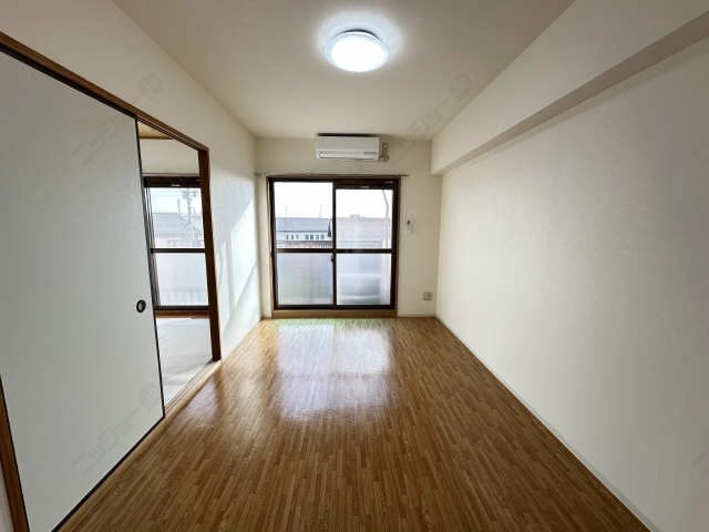 リビング（南洋室）