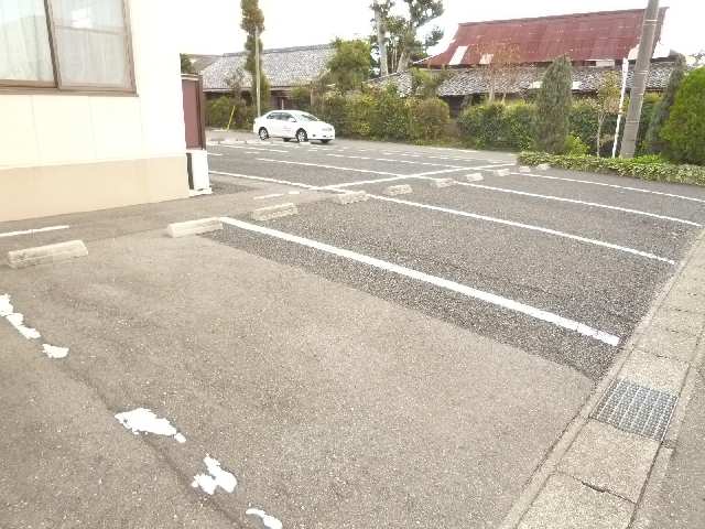 エクシード西出 1階 駐車場