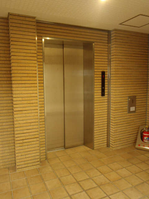 ノッティングヒル 4階 エレベーター