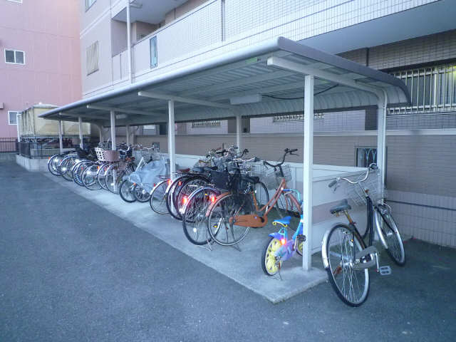 リネット花池Ⅲ 1階 自転車置場