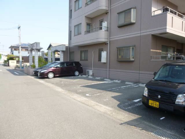 リネット花池Ⅲ 1階 駐車場