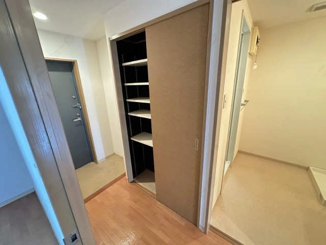 収納(廊下)-2