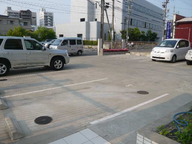 北側駐車場